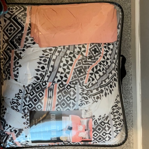 Comforter set - Picture 1 of 2